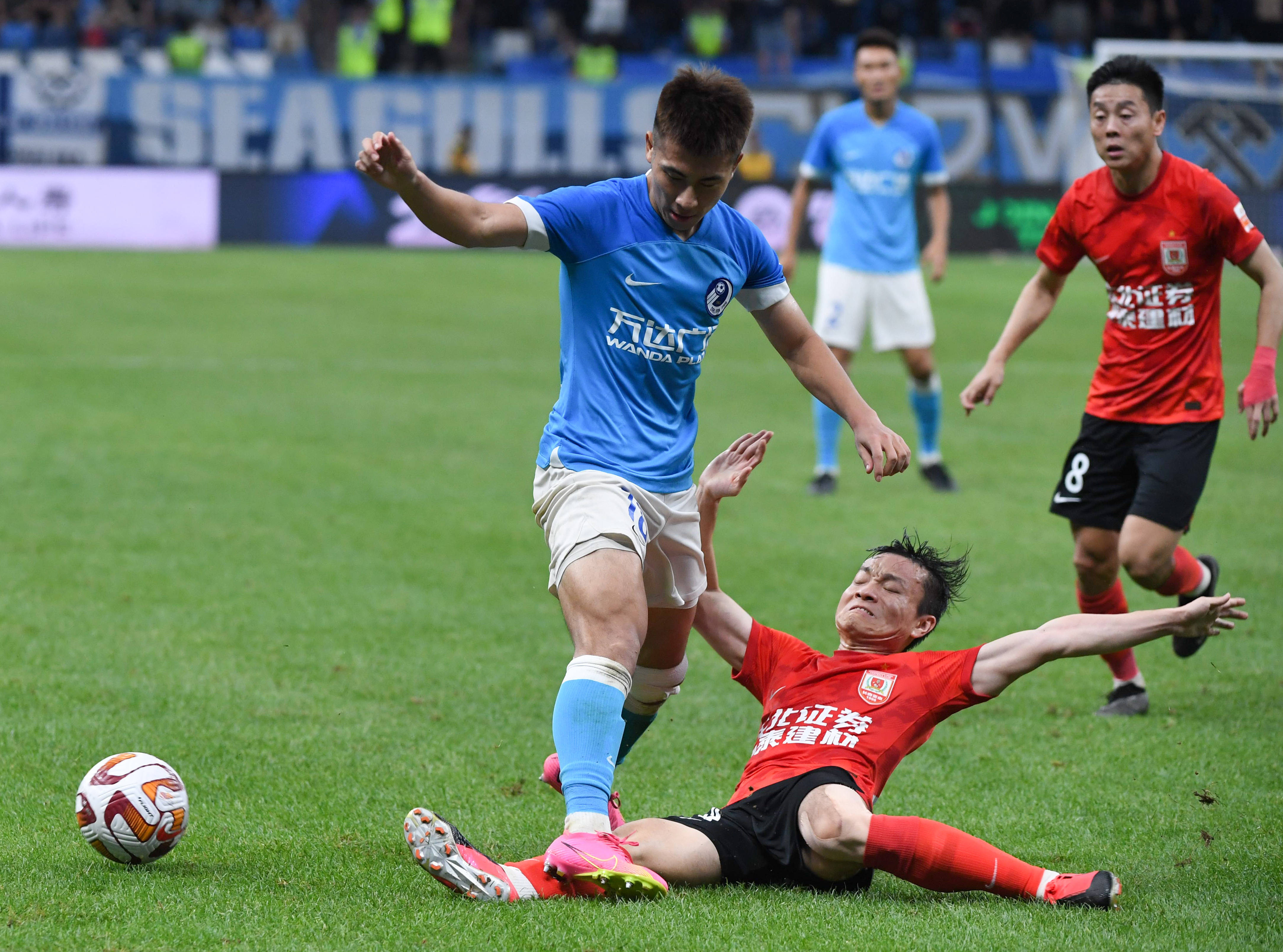 演员们的精彩表演令观众们什么不已