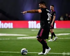 足球场上进球的叫什么